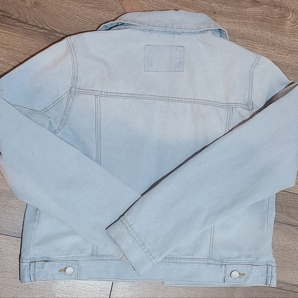 NWT'S - ASHLEY-VINTAGE CHARM - Womens Lightwash Jean Jacket, pocket - Size Large - Picture 4 of 4